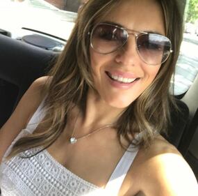 Liz Hurley esplosiva in bikini  13