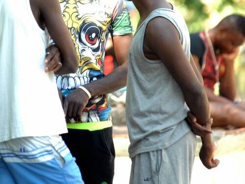 Lodi, 9 richiedenti asilo pestano educatore e perdono l'accoglienza