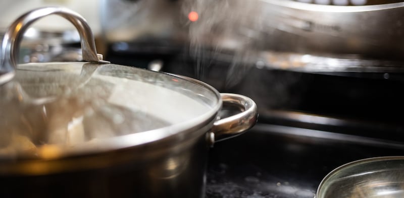 Cucinare con il coperchio