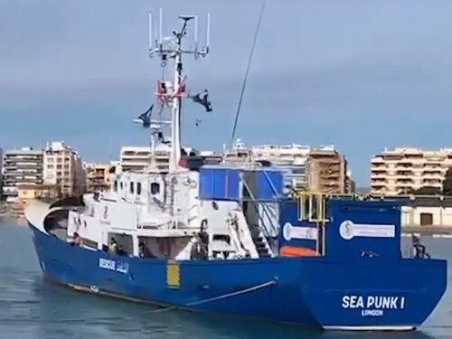 "Nave pericolosa". L'Ong rinuncia all'operazione nel Mediterraneo