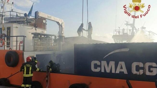 Crotone, esplosione in porto: 3 morti e un ferito grave