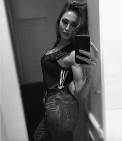 Anna Tatangelo hot su Instagram 5