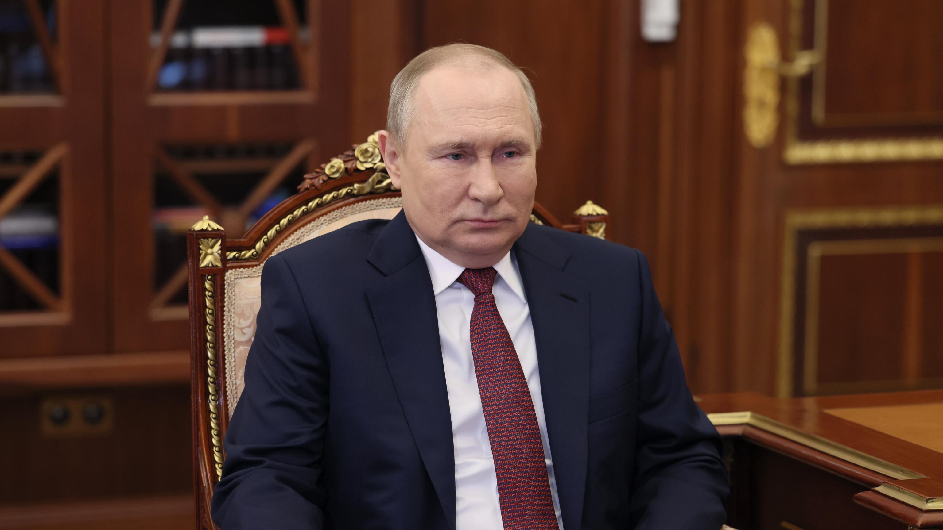 "Putin ha 3 anni di vita e perde la vista": rivelazione choc della spia