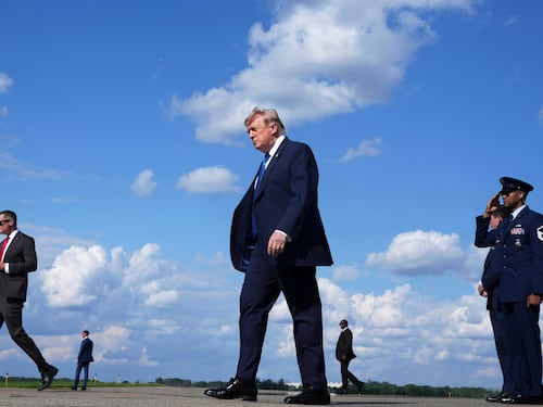 Sfida di Trump: pronto maxi raid sull'Iran