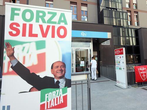 Ottimismo su Berlusconi. "C'è un miglioramento costante e progressivo"
