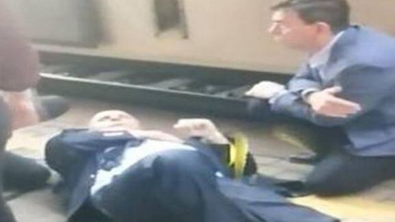 "Sei tu il capotreno?". Scatta il selvaggio pestaggio