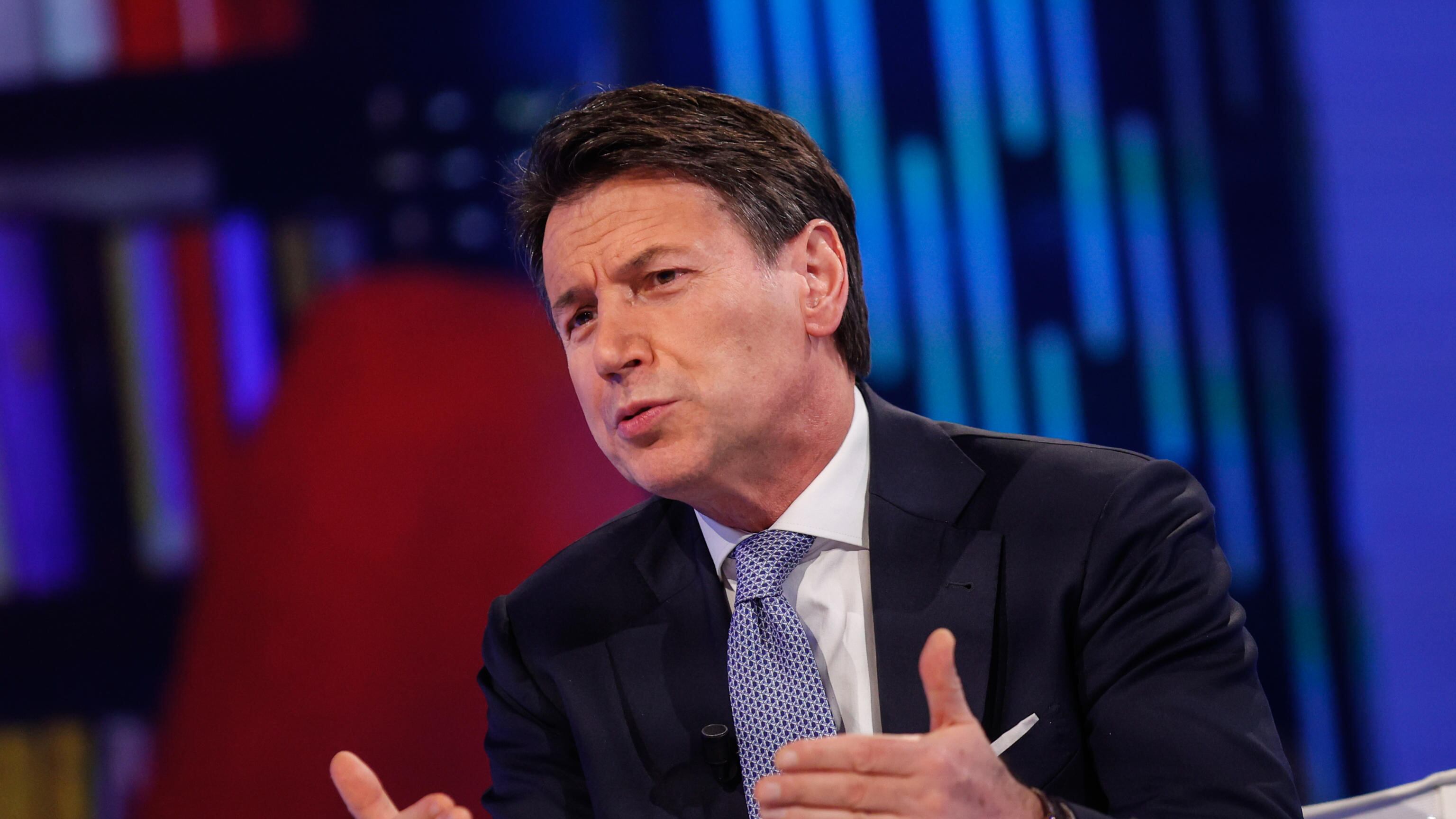 Il no all'aumento delle spese militari ricompatta l'asse M5s-Lega. E Iv incalza il Pd