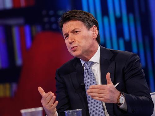 Calenda sfida Letta: "Mai più con i grillini". Così il M5s rischia di restare fuori dai giochi