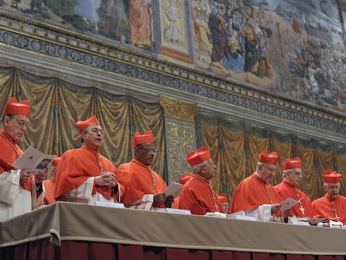 Manovre in Vaticano. Ora spuntano le schede dei "papabili"
