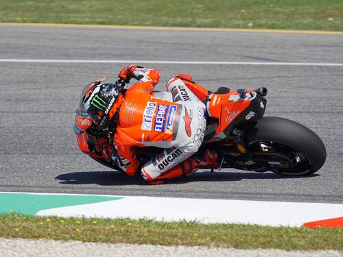 Il trionfo di Lorenzo al Mugello Sul podio anche Dovi e Rossi