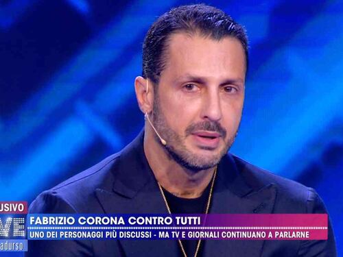 "Ho sbagliato io per primo". Fabrizio Corona si commuove a Live:Non è la d’Urso