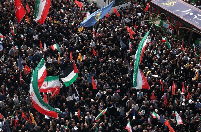 Teheran scende in piazza per i funerali dei "martiri" della guerra dei 12 giorni 8