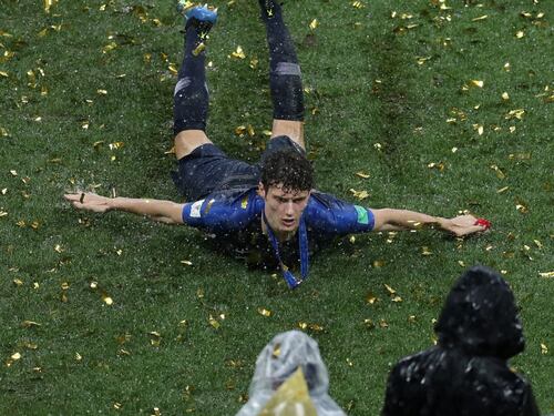 La Francia solleva la Coppa del Mondo: tutte le foto della festa