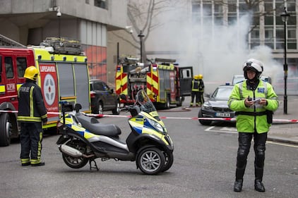 Maxi incendio a Londra: 2mila persone in fuga 6