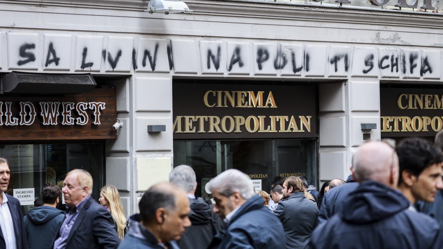 Scritte offensive contro la Lega per l’arrivo di Matteo Salvini in città