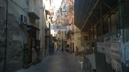 La vita nei bassi di via Oronzio Costa