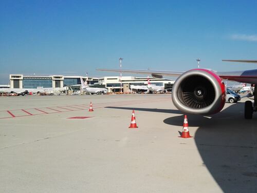 Malpensa e Linate, boom di voli e partenze per le feste di fine anno