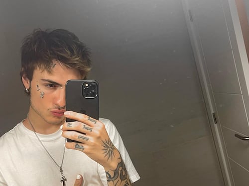 “Etero, gay, trans...”. Il trapper Rosa Chemical tra Sanremo e Onlyfans