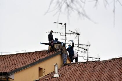 San Vittore, i detenuti in rivolta 9