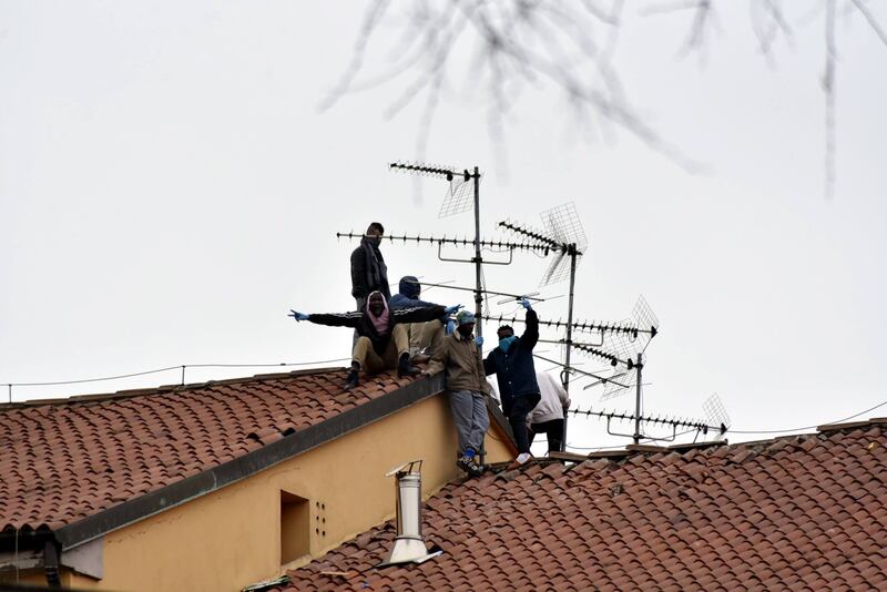 San Vittore, i detenuti in rivolta 9