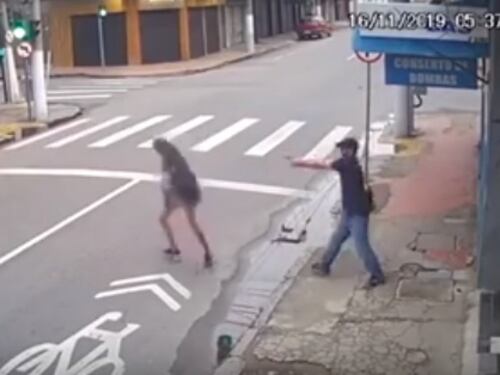 Gli chiede l'elemosina: lui le spara a bruciapelo uccidendola in strada