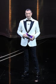 Sanremo 2024: ecco il look della prima serata del Festival del conduttore e co-conduttore 10