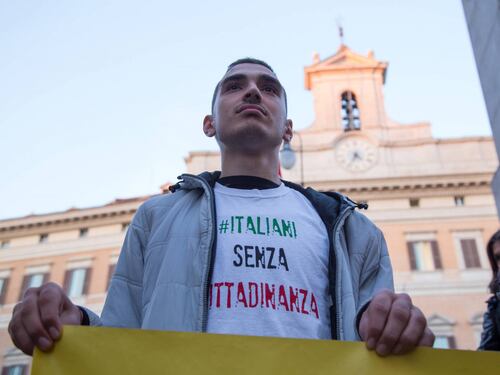 Ius soli, Renzi insiste. Ma il Pd non ha i numeri per approvarlo