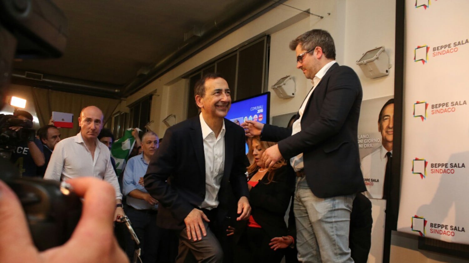 Ecco le priorità del sindaco Sala: cambiare i mobili del suo studio