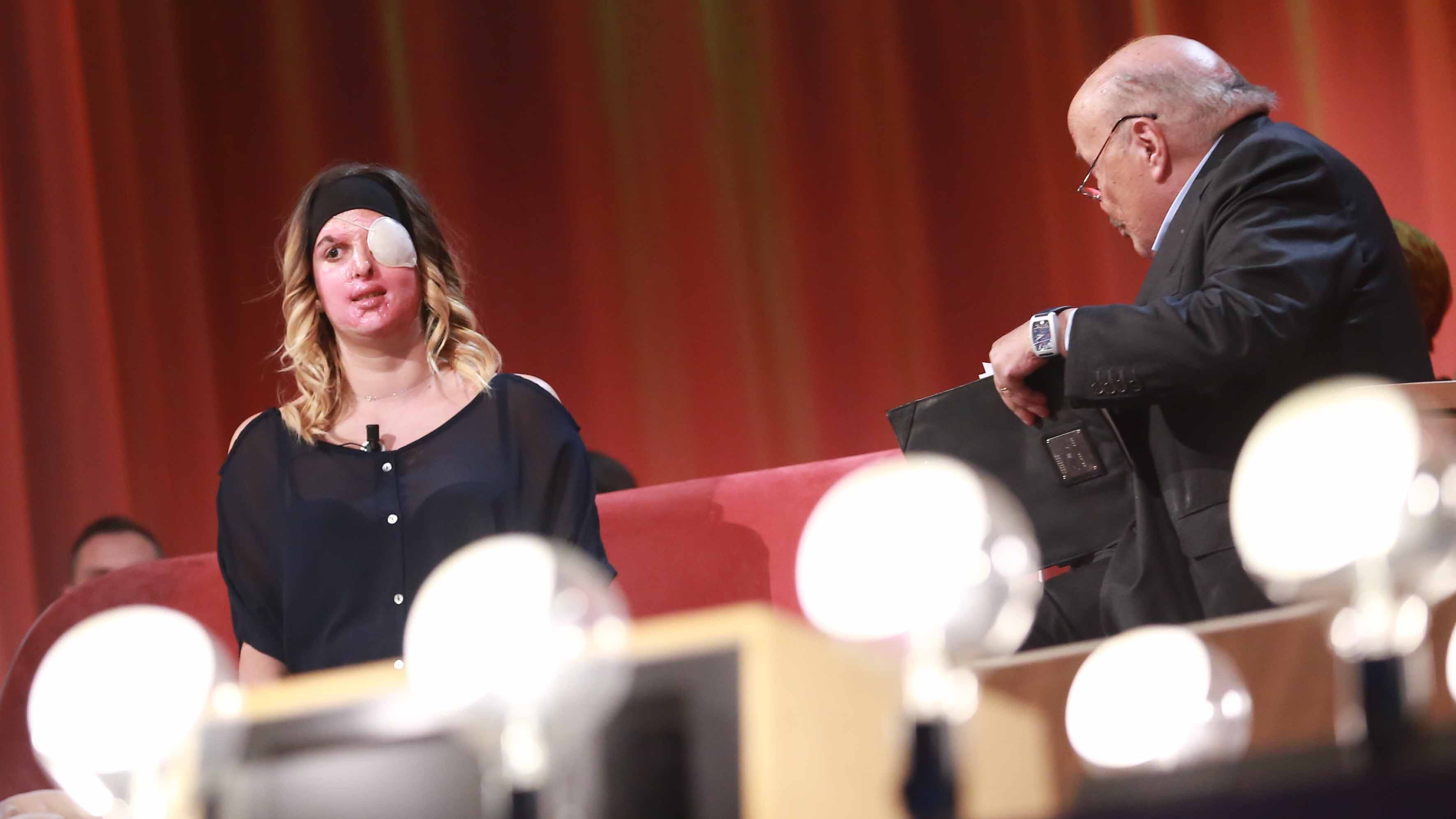 Jessica Notaro da Costanzo: "Ecco il mio volto"