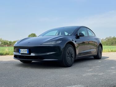 Model 3 RWD 2026: guarda le foto 17