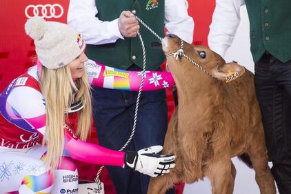Lindsey Vonn e quel selfie...con la mucca 4