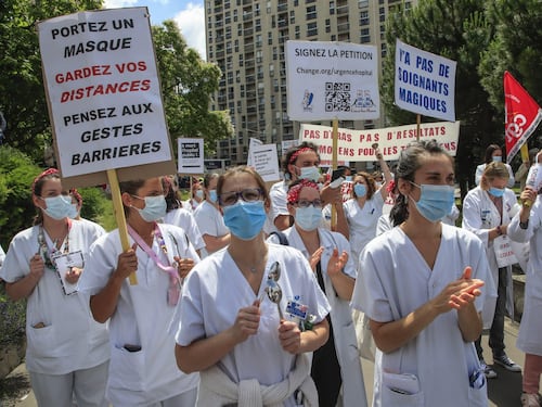 Scontri e arresti alle proteste del personale sanitario