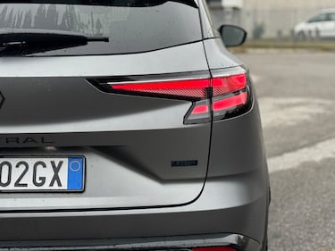 Renault Austral full hybrid: si aggiorna con il restyling 2026, la gallery del SUV francese 12