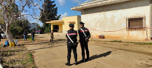 Duplice omicidio a Serranova, morti due coniugi: le immagini dal posto 7
