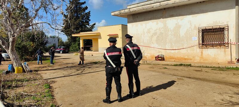 Duplice omicidio a Serranova, morti due coniugi: le immagini dal posto 7