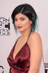 Kylie Jenner sexy in bianco 24