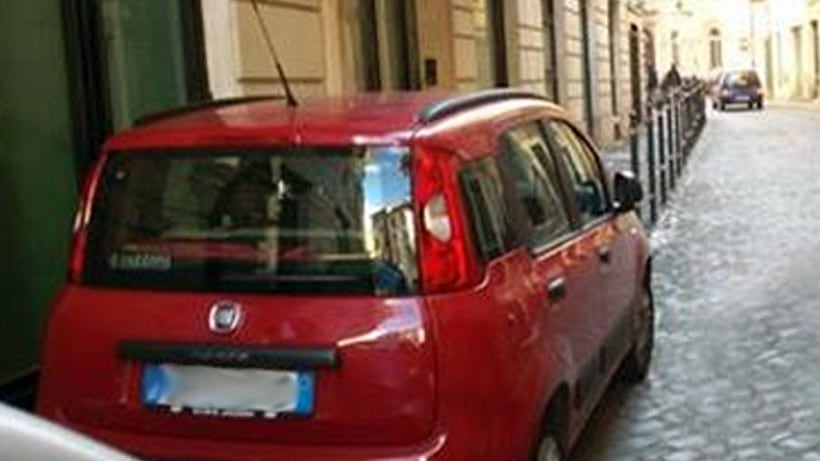 Multe, gaffe e ristoranti a scrocco. Due anni e mezzo da incubo