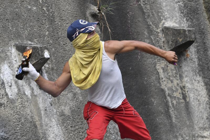Venezuela, violente proteste contro Nicolas Maduro 4