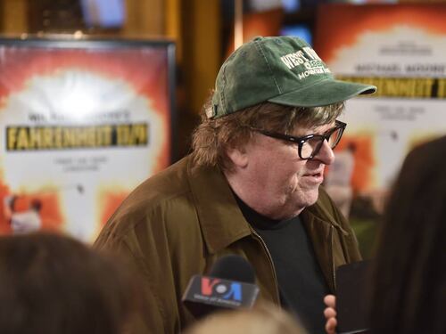 Michael Moore attacca Trump: "È solo un narcisista malefico"