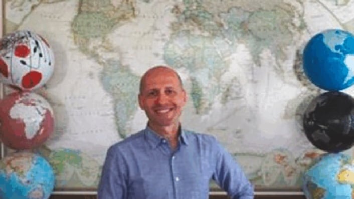 L'imperatore dei mappamondi che disegna il mondo che vuoi
