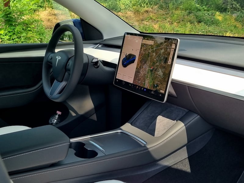 Tesla Model Y RWD 2023, guarda la galleria fotografica 20