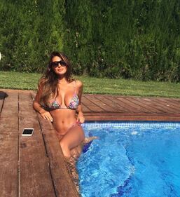 Cristina Buccino, lato b in palestra 18