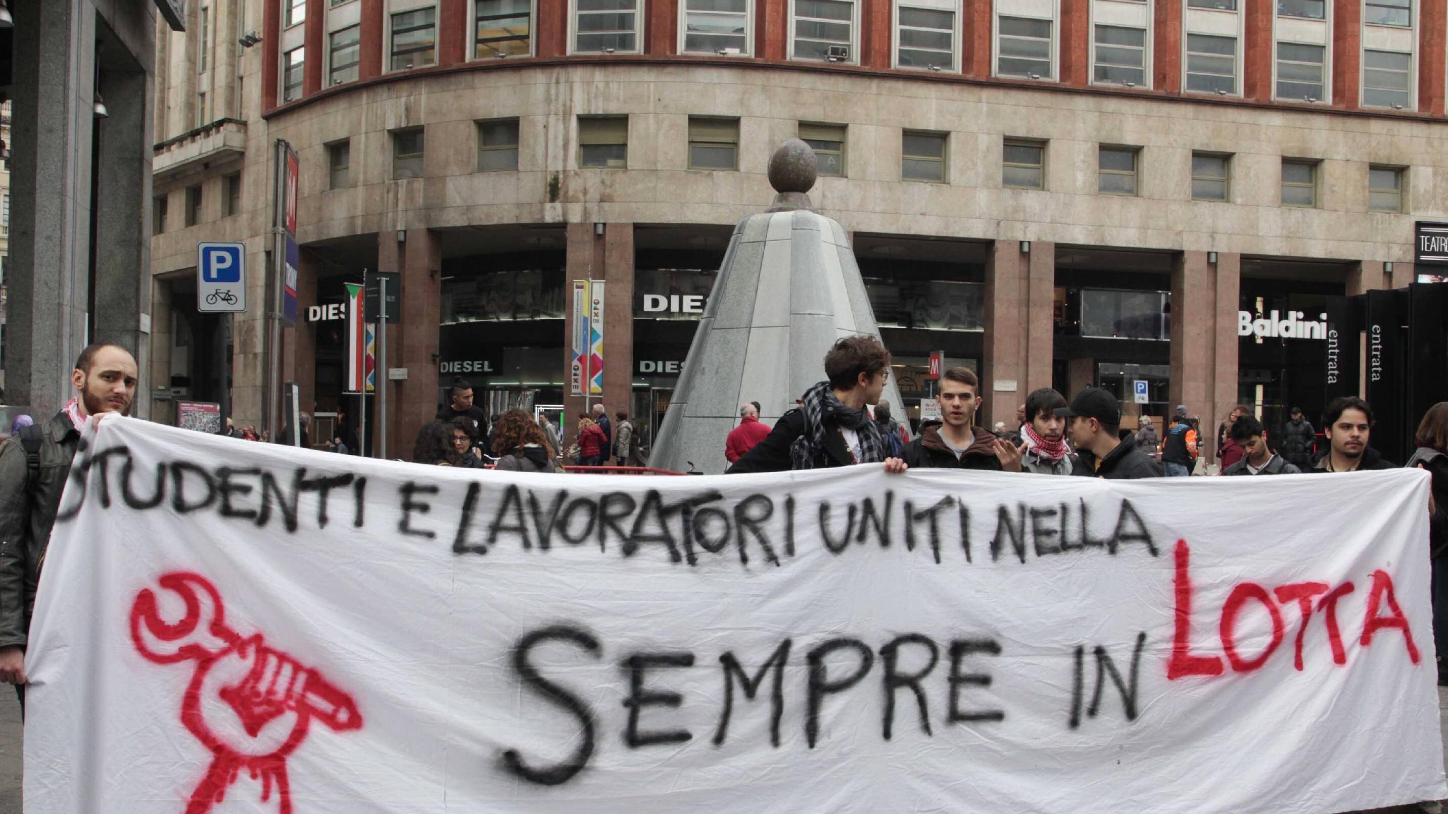 Autonomi liberi di picchiare E i compagni? Muti o contenti