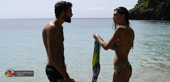 Isola dei Famosi: bellezze guerriere 15