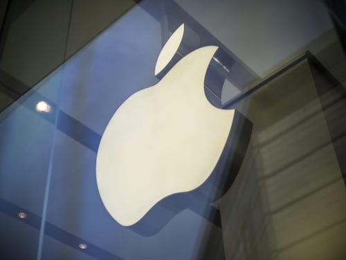 La Mela in mano a Ternus, l’ingegnere “tre in uno”. La sfida Ia e lo spauracchio di un iPhone “impigrito”