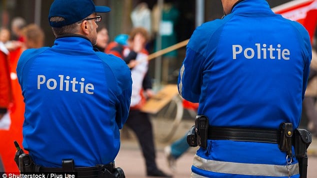 Bimbo di 6 anni abbandonato sul balcone: genitori accusati di torture