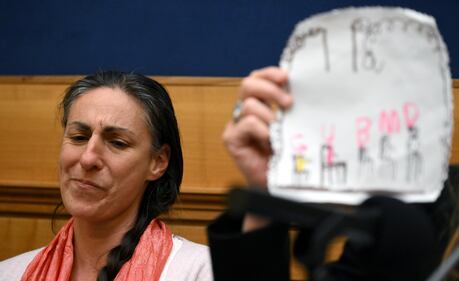 I Trevallion a Montecitorio mostrano la lettera della figlia più grande - FOTO 1