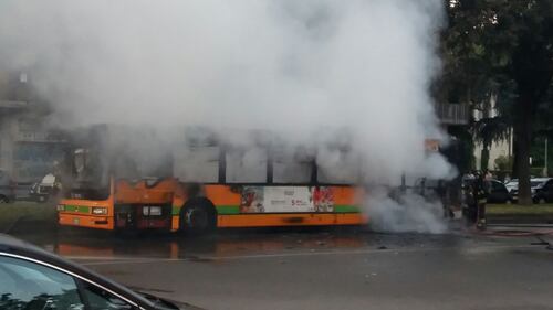Milano, un bus in fiamme in via Rombon 14