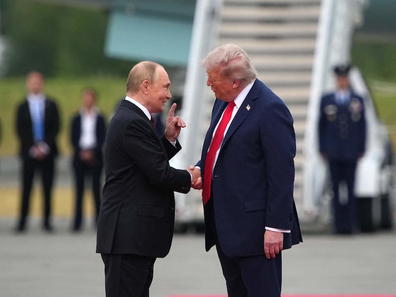 L'incontro tra Trump e Putin: le immagini del vertice 9