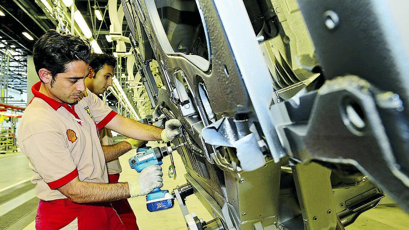 La Ferrari dà 2.300 euro ai dipendenti E la Fiom ha il coraggio di protestare